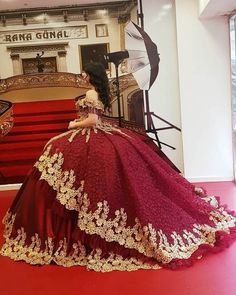 Quince Red Dress With Gold, Quincenera Dresses Maroon, Red Flower Quinceanera Dresses, Maroon 15 Dresses Quinceanera, Red Quinceanera Dresses Long Sleeve, Burgundy Xv Dresses, Burgundy Quinceanera Dresses Mexican, Red Gold Quince Dress, Quince Dresses Burgundy And Gold