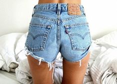 "These are amazing, genuine, vintage high waisted Levi's brand shorts and can be worn with the raw edge or cuffed. You will receive Levi's only, not any other brands. If you prefer a loose or tight fit, please include this in the Notes section at checkout. Please feel free to request the tone you'd like and we'd be happy to try to accommodate your request. I ship these out the same day if ordered by 3:00pm CT! Your shorts will arrive by USPS First Class mail, typically 2-3 days time. Orders for Levi High Waisted Shorts, Vintage Levi Shorts, Denim Shorts Outfit, Looks Jeans, Diy Denim, Tokyo Street Fashion, Vintage Denim Shorts, Levis Denim Shorts, Bohol