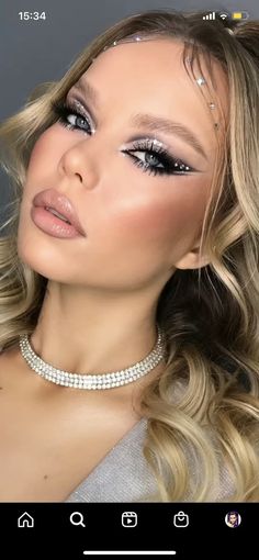 Beyonce Makeup Concert, Wedding Makeup Rhinestones, Black And Silver Glam Makeup, Silver Eye Makeup With Rhinestones, Glam Makeup Rhinestones, Black And Silver Makeup Ideas, Zircons Makeup, New Years Silver Makeup, New Year Glam Makeup