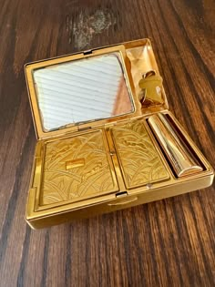 1930s Elgin American Art Deco gold tone trio compact. Lipstick, powder, cigarettes, & mirror.  Lipstick holder & powder pads have never been used 💋. In good vintage condition for its age.  Mirror is detached as shown in photos and can easily be glued. A few scuffs on the outside but otherwise compact perfection.  Measures 2.5" x 4.5".  * I also have the purse carrier it originally came in but it isn't in the best condition. I will however, add it into the shipment American Art Deco, Compact Makeup, Vintage Compact, Art Deco Gold, Vintage Cosmetics, Lipstick Holder, Beauty Kit, Vintage Purses, Tiny Treasures