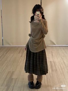 Tweecore Outfits, Mori Kei Hairstyle, Modest Japanese Outfits, Mori Kei Summer Outfits, Vintage Layered Outfits, Brown Leg Warmers Outfit, Casual Mori Kei, Mori Kei Winter Outfits, Layer Clothes Outfits