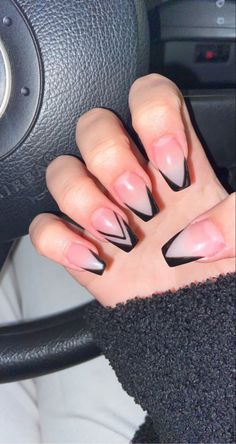 Acrylic nail deisgn ideas. Black triangular tips. Triangle Nails Shape, V Shaped Nail Design French Tips, Black Triangle French Tip Nails, Black Ballerina Nails Design, Triangle Nail Design, V Tips Nails, V French Tip Nails Coffin, Black Outline Nails, Triangle French Tip Nails