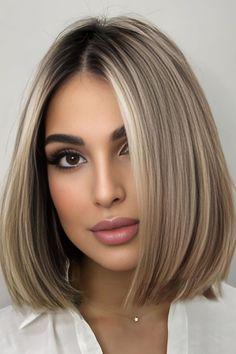 Straight Bob Hairstyle Blonde Layered Hair, Straight Bob Hairstyles, Dark Blonde Hair Color, Medium Hair Color, Haircuts For Long Hair With Layers, Haircuts For Medium Length Hair, Beautiful Haircuts, Brunette Hair With Highlights, Chin Length Hair