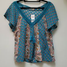 Hollister Boho Top Size L Pit To Pit 19" Length 23" Casual Blue Paisley Print Tops, Blue Bohemian Tops With Paisley Print, Bohemian Blue Tops With Paisley Print, Blue Paisley Print Bohemian Tops, Bohemian Blue Paisley Print Tops, Blue Paisley Print Casual Blouse, Casual Paisley Print Beach Tops, Casual Paisley Print Tops For Beach, Blue Paisley Print Summer Blouse