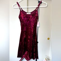 Very Cute Flowy Burgundy Dress Brand New!! #Dress #Burgundy #Cute #Dmall #Ever Pink Purple, New Dress, Colorful Dresses, Mini Dress, Womens Dresses, Dresses Burgundy, Dream Style, Burgundy Dress, Dress Brands