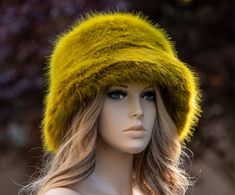 Handmade faux fur bucket hat, fake fur hat, fuzzy hat, fluffy hat, festival hat Made of fluffy and soft vegan fur. The head circumference is 58cm, which fits most of people. Fuzzy Hat, Rave Hats, Fluffy Hat, Fuzzy Bucket Hat, Pink Bucket Hat, Pearl Bridal Headpiece, Fur Bucket, Faux Fur Bucket Hat, Fur Bucket Hat