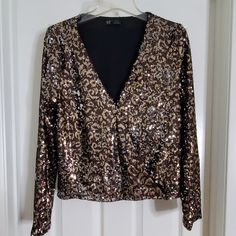 Brand New Zara Animal Print Sequin Top, Wrapped Styled (Can't Alter) And Fully Lined. Size M Size L White Blouse Crop Top, Crop Sweatshirt Hoodie, Belt Kimono, Black Lace Shirt, Brown Crop Top, Bodycon Sweater, Mock Neck Sweatshirt, Denim Crop Top, Zara Crop Top