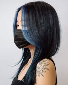 Black And Blue Money Piece, Black Hair With Dark Blue Money Piece, Purple Highlights Layered Hair, Fashion Color Highlights Short Hair, Hair Colorblocking, Black With Dark Blue Highlights, Blue With Black Hair, Midnight Blue Hair Money Piece, Light Blue Money Piece Hair