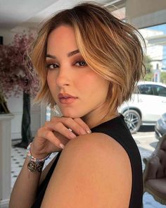 Short To Medium Layered Hairstyles, Short Hair Front View, Ghost Layers Haircut Short, Short A Line Haircut With Layers, Haircuts That Dont Need Styling, Womens Bob Haircuts, Short Bob Haircuts For Women, Layered Chin Length Hair, Chunky Bob Haircut