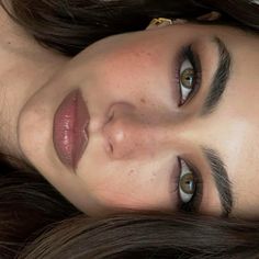 Brown Hair Eye Makeup, Natural Make Up For Brown Eyes, Makeup For Brown Outfit, Makeup For Red Outfit, Makeup For Olive Skin Tone, Brown Eye Makeup Natural, Maneater Makeup, Earthy Makeup, Make Up Brown Eyes