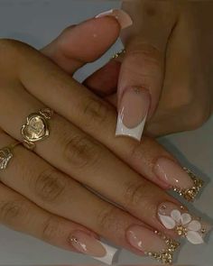 Short 15 Nails, Cute Back To School Nails French Tip, Simple Quince Nails Short, Nails With Rhinestones Medium Length, Gold Quince Nails Short, Short San Judas Nails, Classic Baddie Nails, Cute Short Acrylics, Gold Nail Inspo Square