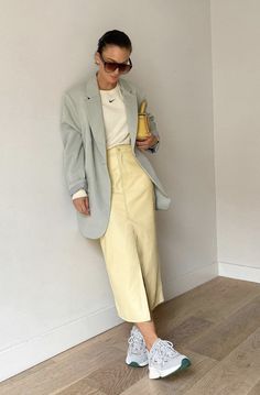 Pastel Yellow Jacket Outfit, Pastel Yellow Pants Outfit, Yellow And Beige Outfit, Light Academia Wardrobe, Academia Wardrobe, Yellow Pants Outfit, Elegantes Outfit Damen, Stylish Work Attire, Yellow Pants