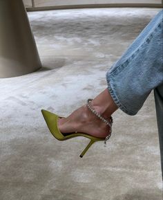 Jimmy Choo Heels, Mode Inspo, Pretty Shoes, Dream Shoes, New Classic