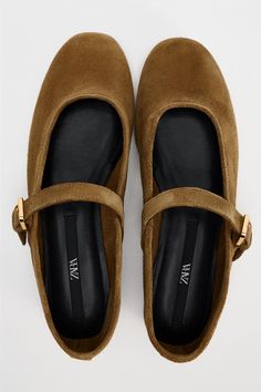 SUEDE BALLET FLATS - Dark tan | ZARA United States Walking Women, Vintage Ballet, Blazers Shoes, Fashion Shoes Flats, Suede Ballet Flats, Rene Magritte, Ballet Fashion, Mary Jane Shoes Womens, Jean Vest