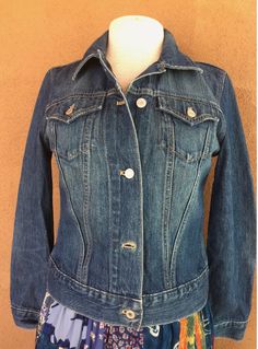 Jean jacket crop style, with front snap buttons(5), long sleeves and snap buttons at the sleeves. #classyragsvintage #vintage #vintageclothing #ethnic #instagood #ootd #classyragsvintage #jewelryfashion #jewelryblogger#jewerly #ethnic #jewels #trendyjewelry #jewelrylovers #handmadejewelry #jewelrylover #jewel #jewelrydesigner #jewelry #bhfyp #retro #style #art #love #sale #forsale #picoftheday #shoplocal Jacket Crop, Dark Blue Denim Jeans, Crop Style, Vintage Clothing Stores, Thrift Fashion, Dark Blue Denim, Denim Jean Jacket, Cropped Style, Vintage Store