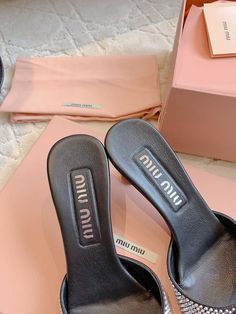 Size: 35-47 It comes with Dust box, Care manual, Tag, and Paper bag.Size Guide: Luxury Leather Heels For Shopping, Modern Leather Heels For Shopping, Size Guide, Clutch Bag, Paper Bag, Things To Come, Shoulder Bag, Women Shoes