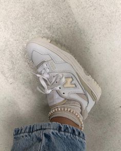 Sneaker New Balance 550, 550s New Balance Outfit, Nike 550 Outfit, Nb 550 Aesthetic, Silver Birch New Balance 550, New Balance Shoes Vintage, Nike Balance 550, 2023 Trendy Sneakers, How To Style Nb 550