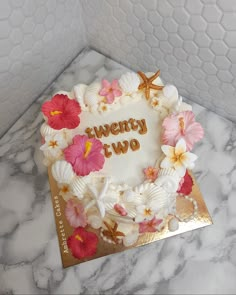 tropical heart cake with shells tiare hibiscus and pearls 21st Birthday Ideas At The Beach, Tropical Sweet 16 Decorations, Tropical Bday Cake, Tropical 21st Birthday Party, Pink Flower Cake Birthday, Sunset Cake Design, 21st Birthday Ideas Cake, Tropical Cake Design, Birthday Cakes 17