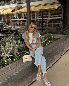 White Flats Outfit, Ballet Flats Street Style, Mary Jane Flats Outfit, What To Wear In La, Arielle Lorre, Mary Janes Outfit, Casual Brunch Outfit