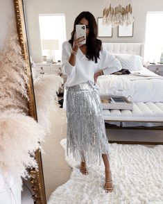 Moda Over 40, White Christmas Party, Mode Ab 50, White Party Outfit, Holiday Outfits Summer, Silver Outfits, Party Outfit Ideas