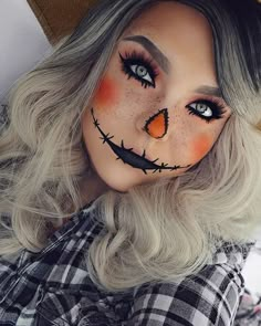 My favorite Scarecrow Halloween make up look. Easy for last minute. So cute! #HalloweenCostumes #HalloweenMakeUp #scarecrow #IY Makeup Zombie, Halloween Makeup Look, Halloweenský Makeup, Halloween Make-up Looks, Clever Halloween, Creepy Halloween Makeup, Cute Halloween Makeup