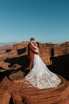 This desert wedding venue is like renting your own national park. The location is in Moab, Utah surrounded by native desert vegetation, panoramic views, and red rock cliffs. It’s a Moab wedding venue that offers the experience, the privacy, and the freedom to hold your event in the desert under the stars. Celebrate at The Red Earth Venue with your own desert wedding! Desert Vegetation, Wedding Under The Stars, Moab Wedding, Wedding Venues Utah, Moab Utah, Epic Photos