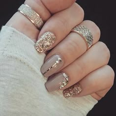 Nail Art Paillette, Bride Indian, Golden Nails, Valentine Nails, Pretty Nail Art Designs, Nails Wedding, Glam Nails, Glitter Nail