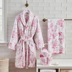 Streamline your routine with this convenient set boasting a charming floral print. Featuring a robe, bath towel and shower caddy, this collection gives you what you need to hit the showers in timeless style. Designed exclusively for Pottery Barn Teen by lifestyle brand LoveShackFancy. Shower Caddy Made from 150-Denier recycled polyester, with peva surface coating. Available in Blue, Pink or Lavender (each sold separately). Spot clean. Imported. Robe OEKO-TEX(R) STANDARD 100: tested for 1000+ har Angelina Core, Dorm Wishlist, Fancy Robes, Bow Silhouette, Pink Showers, Neon Wall Signs, Teen Shopping, Shower Towel, Dorm Essentials