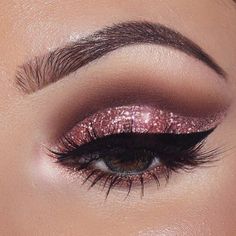 Sparkly Eye Makeup, Pageant Makeup, Make Up Designs, Beauty Tutorial, Eyeliner For Beginners, Bedroom Eyes, Glitter Eye Makeup, Smink Inspiration, Hooded Eye Makeup