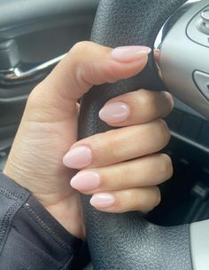 SS10 BERRYPINK Almond Shape Natural Acrylics, Plain Round Nails, Extra Short Almond Nails Ideas, Short Oval Nails Acrylic Classy, Cute Sns Nail Ideas, Round Pink Nails, Pink Round Nails, Trendy Round Nails, Almond Nails Christmas