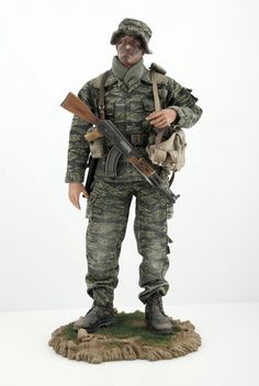 LRRP circa Vietnam action figure Lead Soldiers, Military Action Figures, Military Gear Tactical, Shadow Warrior, Military Figures, Military Diorama, Military Gear, Military Art, Toy Soldiers