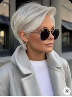 Short Hairstyle Women Style, Color Grey Hair Ideas, Sarah Harding Short Hair, Hair Color Ideas For 30 Year Olds, Long Grey Bob Hairstyles, Short Blonde Hair Pixie Older Women, Platinum Short Bob, Short Straight Bob Haircut, Trendy Short Hair Styles Shoulder Length