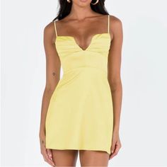 Princess Polly Della Mini Dress Size 10 New Nwt, Perfect Condition Never Worn Yellow Silk Hoco Dress, Silk Hoco Dress Short, Yellow Hoco Dress, Fancy Clothing, Yellow Homecoming Dresses, Hoco 2024, Hoco Inspo, Hoco Ideas, Semi Dresses