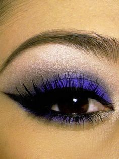 Smokey Eyes Tutorial, Blue Smokey Eye, Winged Eye, Smokey Eyes, Make Up Looks, Blue Makeup, Smokey Eye Makeup, Pretty Eyes