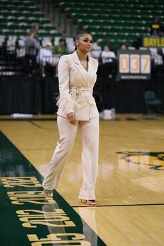 Courtside Fashion, Best Friend Outfits, Woman Suit Fashion, Power Suit