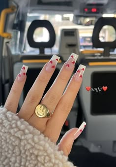 Almond Shaped Nails Valentines, Nail Idea Coffin, Coffin Almond Nails, Nail Ideas Heart, Valentine Day Nails, Almond Shaped Nails, Nails Valentines Day, Valentines Day Nail, Nagellack Trends