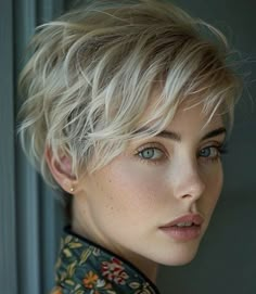 Faerie Knight, Chemo Haircut, Hair Grey Blonde, Feather Haircut, Short Hair Bobs, Hair Short Styles, Women's Short Hairstyles, Hair Bobs, Sassy Haircuts