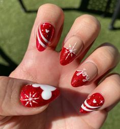 Mickey Gingerbread Nails, Christmas Nails Mickey Mouse, Simple Christmas Disney Nails, Disney Red Nails, Xmas Disney Nails, Disney Nails Glitter, Disney Xmas Nails, Christmas Cat Nails, Christmas Mickey Nails