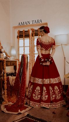 Dark Red Wedding Lehenga, Sabyasachi Lehenga Bridal Red, Sikh Wedding Dress, Red Wedding Lehenga, Latest Bridal Lehenga Designs, Floral Dresses With Sleeves, Anand Karaj, Hindu Ceremony