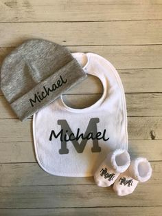 Idee Cricut, Baby Boy Accessories, Baby Monogram, Baby Box, Baby Projects, Personalized Baby Shower, Reveal Party, Baby Sprinkle