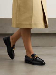 Those in the know will instantly recognize these ‘Astaire’ loafers as Bottega Veneta's thanks to the gold-tone 'Knot' hardware. Crafted in Italy from smooth leather, they have moccasin-inspired stitching and a stacked 20mm heel. Luxury Chic Brown Loafers, Luxury Elegant Woven Leather Loafers, Bottega Veneta Loafers, Bottega Veneta Lace Up Boots, Luxury Black Loafers With Stitched Sole, Winter Work Wear, Designer Loafers, Loafers Women, Denim Flats