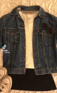 Casual Denim Jacket Outfit, Denim Jacket Outfits, Casual Denim Jacket, Denim Jacket Outfit, Downtown Outfits, Her Closet, Timeless Wardrobe, Jacket Outfit, Swaggy Outfits