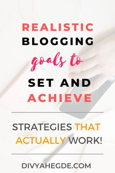 This image contains tips to set and achieve realistic blogging goals for bloggers. Goals To Set, Writing Blog, Measuring Success, Things To Keep In Mind, Blog Niche, Blogging 101, Smart Goals, Writing Blog Posts, Blogging For Beginners