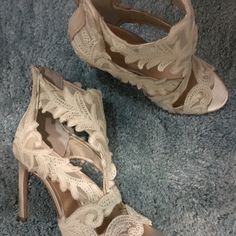 Imagine Vince Camuto Womens Im-Randal Dress Sandal-Size 5.5 High Heel Lace Embroidered Sandal With Airy Cutouts. Ivory Vintage. New In Box Never Worn. Back Zip 4.5 Inch Heel Beige Sandals For Spring Wedding, Spring Party Sandals With Lace, Spring Party Lace Sandals, Spring Wedding Beige Sandals, Embroidered Heels For Summer Evenings, Embroidered Heels For Evening, Summer Season, Embroidered Heels For Summer Formal Events, Embroidered Heels For Evening Events In Summer, White Embroidered Summer Heels