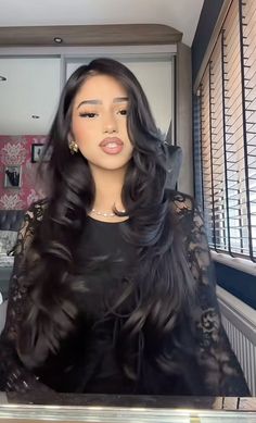 Soft Layers And Face Framing, Long Black Hair Side Part, Blowout With Side Part, Styled Black Hair, Side Part Hairstyles With Curls, Elegant Side Part Hairstyles, Ends Of Hair Curled, Curling Bottom Of Hair, Side Part Black Hair