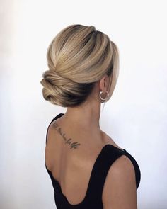 Wedding Hairstyles Older Bride, Hairstyle Wedding, Wedding Hair Up, Classic Updo, Mother Of The Bride Hair, Long Hair Wedding Styles, Updos For Medium Length Hair