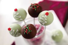 Christmas Tree Cookie Ball Pops Recipe Cookie Balls Recipe, Chocolate Mint Cookies, Mint Oreo, Cookie Ball, Tree Cookies, Mint Cookies, Christmas Tree Cookies