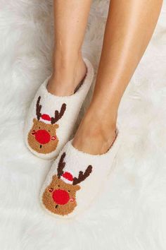 Crafted with premium soft plush material, these slippers offer a luxurious feel against your skin, keeping your feet warm and snug all day long. The adorable Rudolph print adds a touch of festive cheer, making them an ideal choice for the holiday season. With a comfortable and durable design, these slippers provide exc Faux Fur Top, Faux Fur Slides, Fur Top, Slide Slippers, Slippers Pattern, Round Toe Heels, Slipper Shoes, Christmas Reindeer, Soft Plush