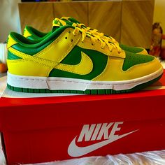 New Never Worn Nike Dunks Miami Dunks, Nike Dunk Low Brazil, Dunk Low Brazil, Nike Dunk Lows, Tenis Nike, Nike Classic, Nike Kyrie, Red Nike, Nike React