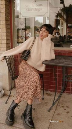 Fall inspo   • Doc martens   • skirt   • Long sleeve cozy sweater   • Handbag   • Winter outfit   • Fall outfit 2022  • Casual outfit   • Autumn outfit 2022  • Autumn casual outfit   • long skirt outfit Pijamas Women, Sandal Tali, Millennials Fashion, Look Vintage, Mode Vintage